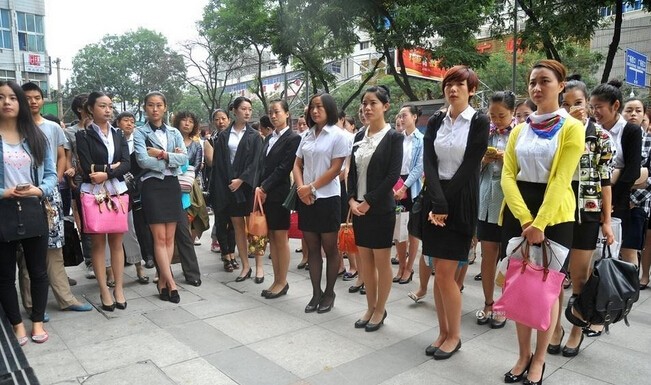 廣西高鐵乘務(wù)員招聘面試經(jīng)歷:怎么樣解決難與同事上司相處問題？