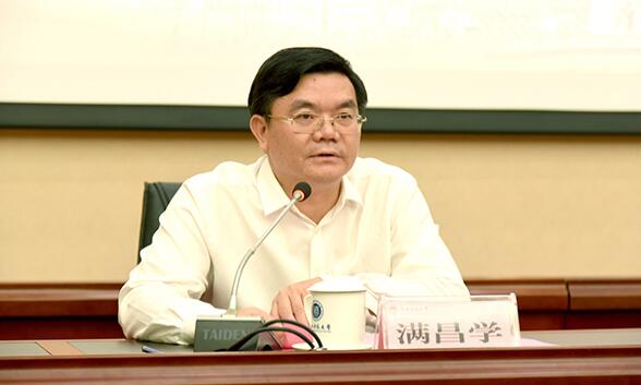 滿昌學(xué)簡歷：廣西廣播電視局局長滿昌學(xué)，曾任廣西廣播電視臺臺長、廣西科技大學(xué)黨委書記