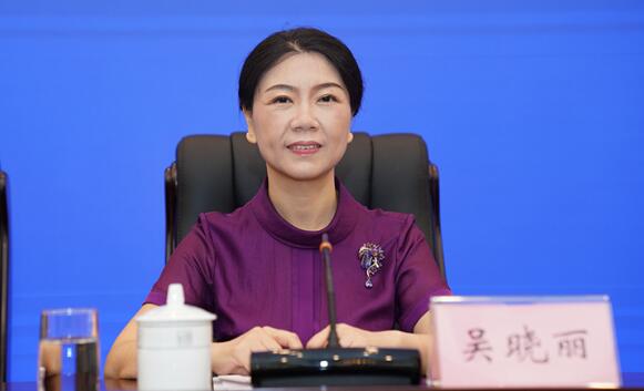 吳曉麗簡歷：來賓市政協(xié)主席吳曉麗，曾任廣西廣播電視局副局長、婦聯(lián)副主席，來賓市委副書記